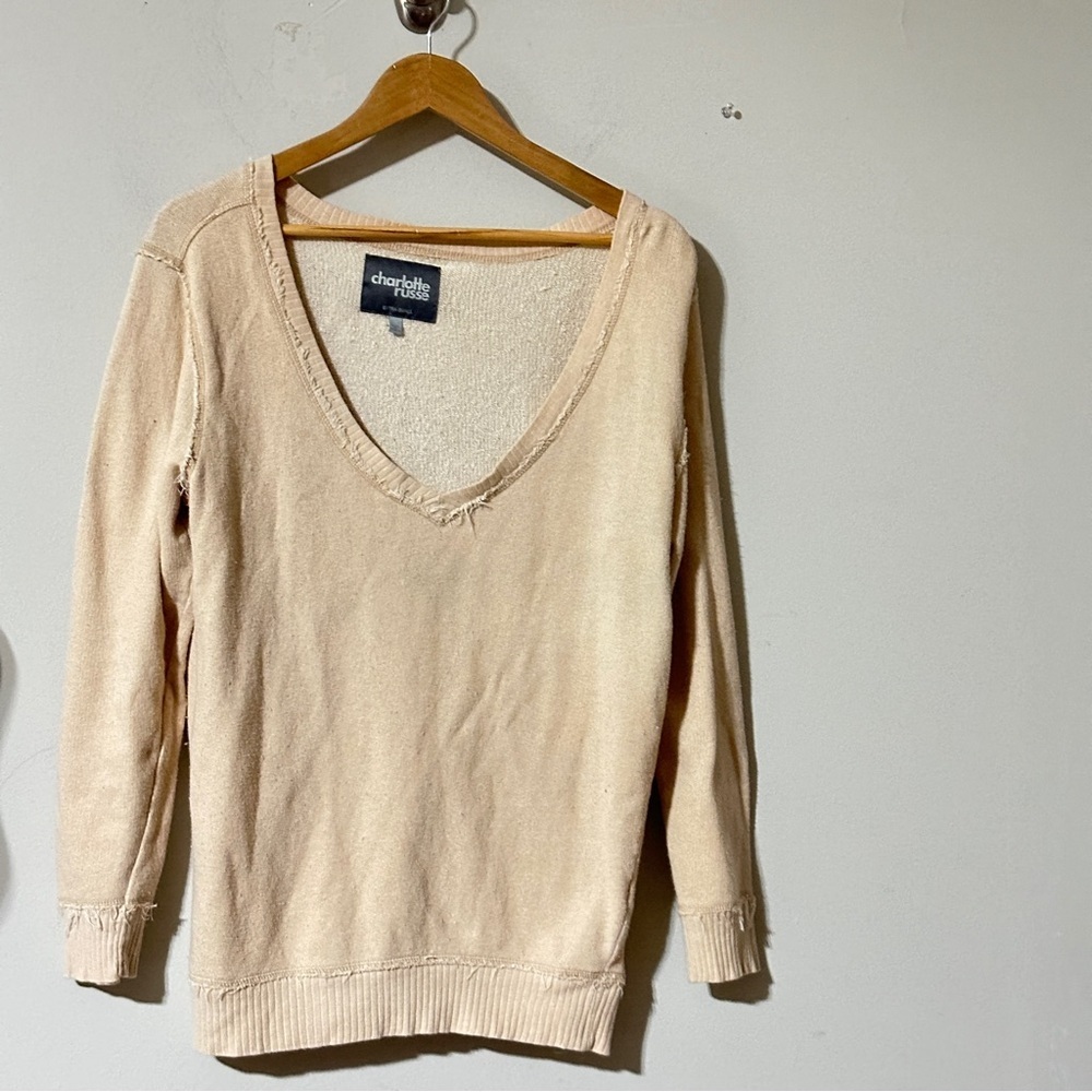 👉 Charlotte Russe Beige V-Neck Pullover – Women’s Size XS